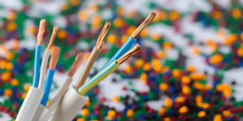 Verschiedene Kabel mit Isolierung, geeignet für eine Festanschluss Steckdose.