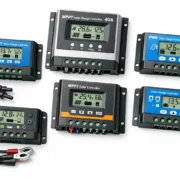 Mobile Solarladeregler Photovoltaik mit Display und Anschlüssen